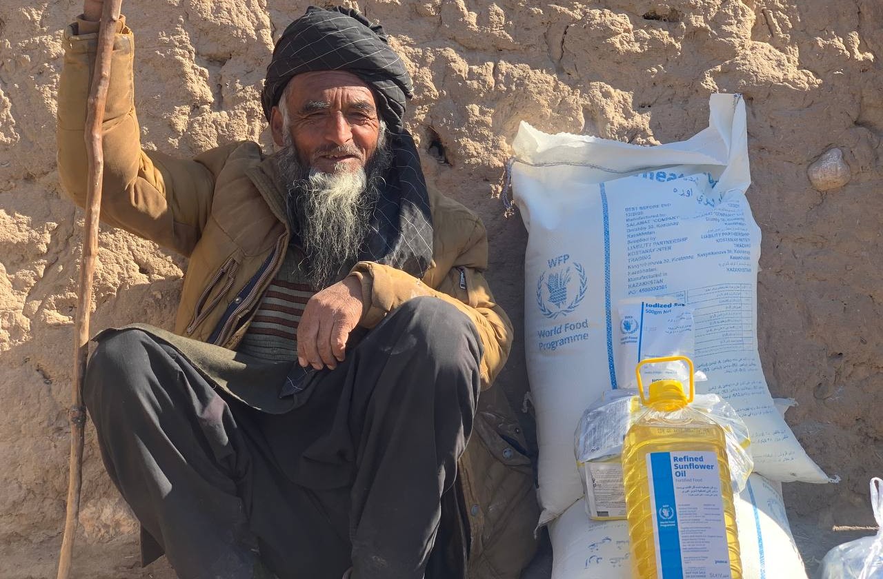 Photograph of wave rock formations in Canyonlands National Park, Arizona, taken by Vanessa Kay